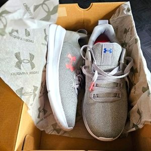Bnwt under Armour shoes